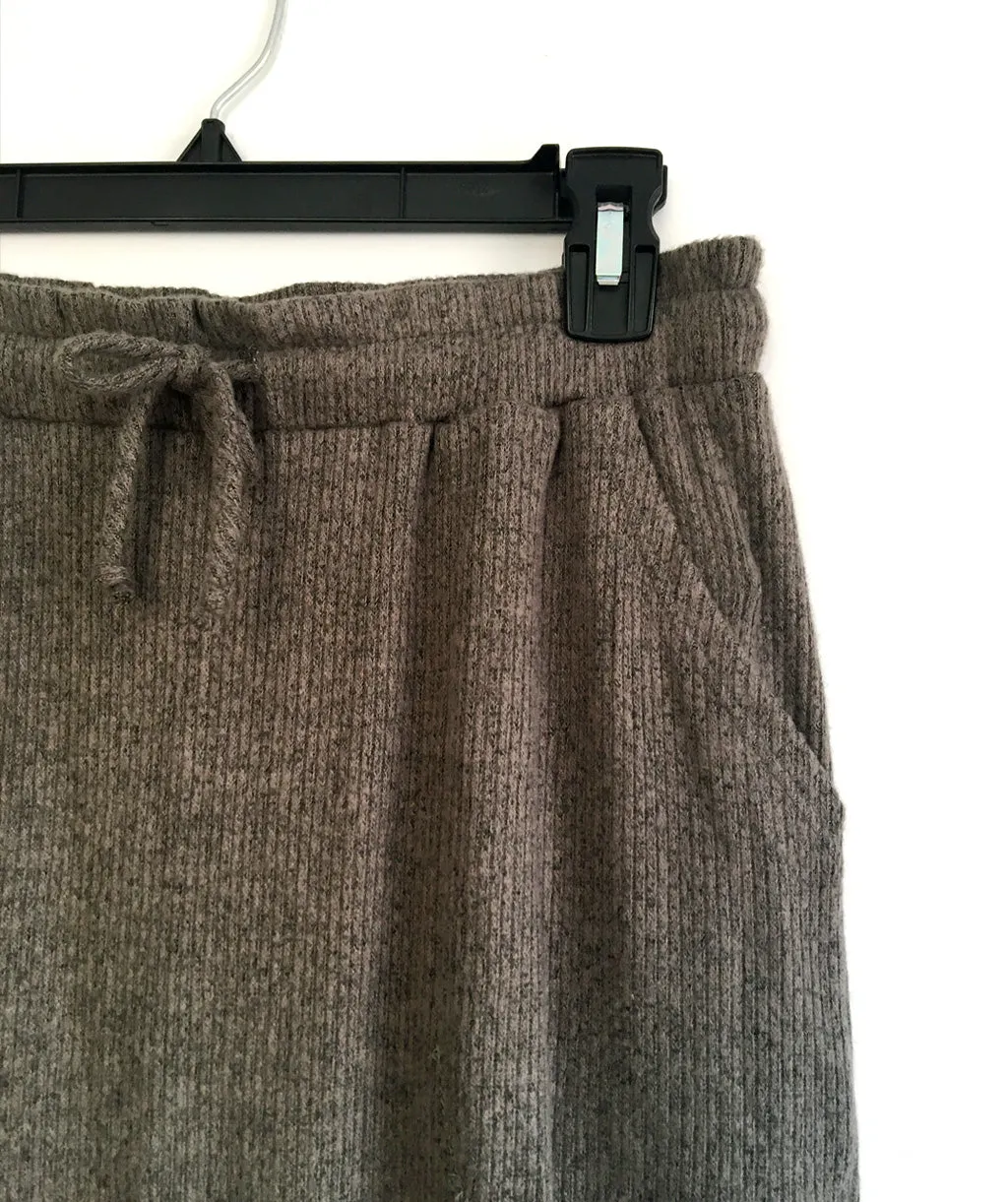 CITY sweater knit skirt in Dark Sage<br/>(Less than perfect)