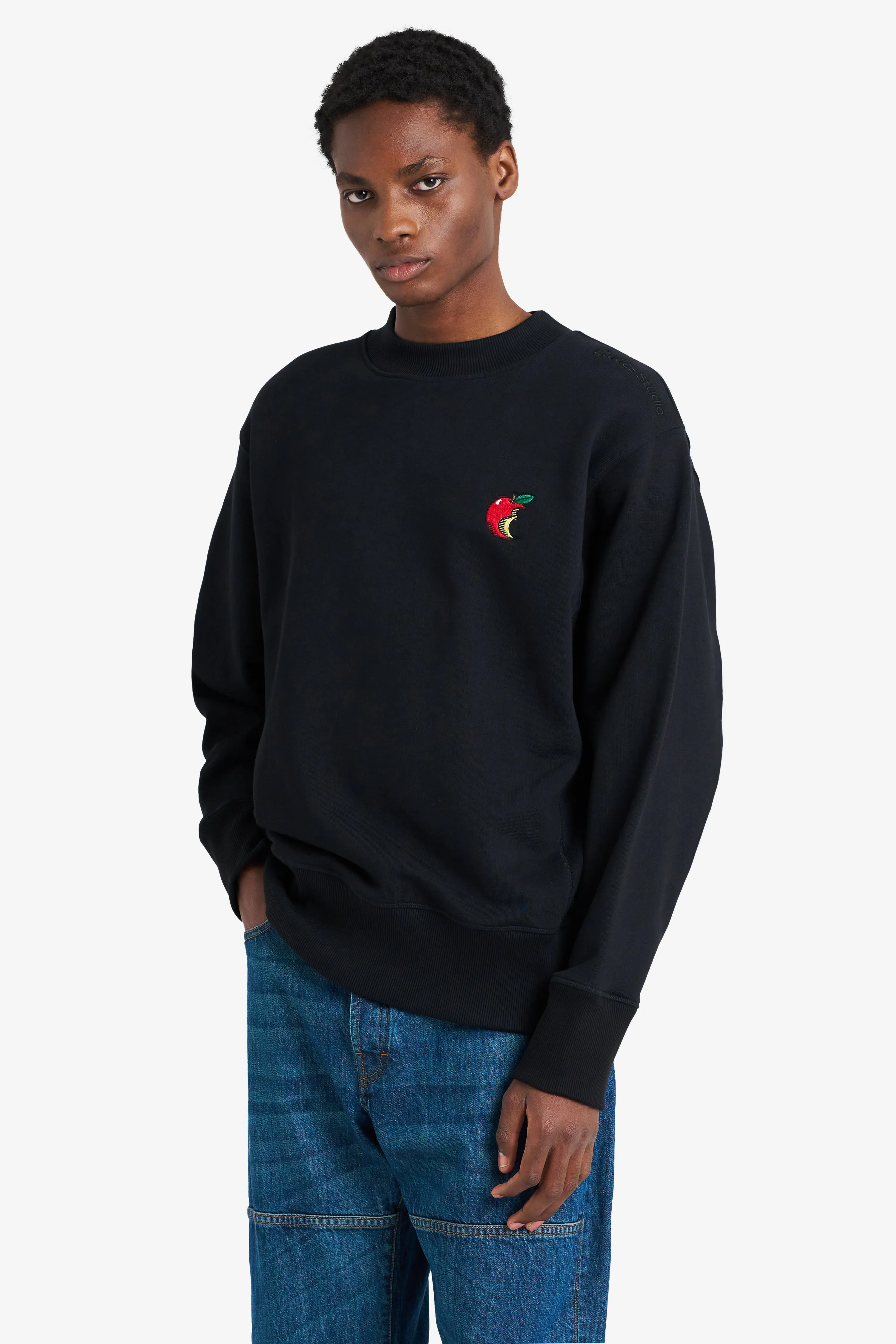 RELAX CREW NECK APPLE BLACK